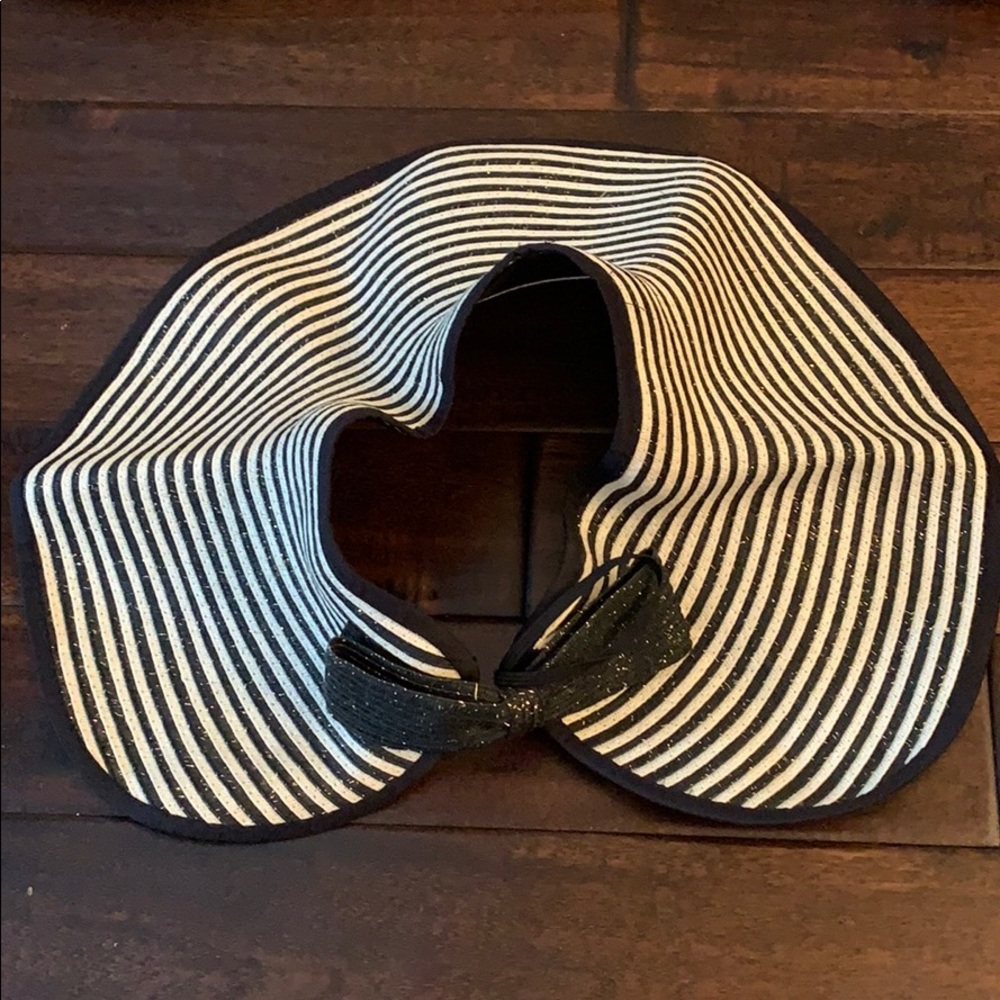 Roll Up Floppy Sun Hat in B & W w/ Velcro closure